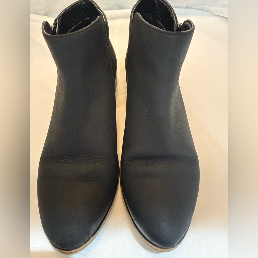 VGUC Aldo NYC Black Leather Ankle Booties w/Side Zipper Women’s 8 1/2